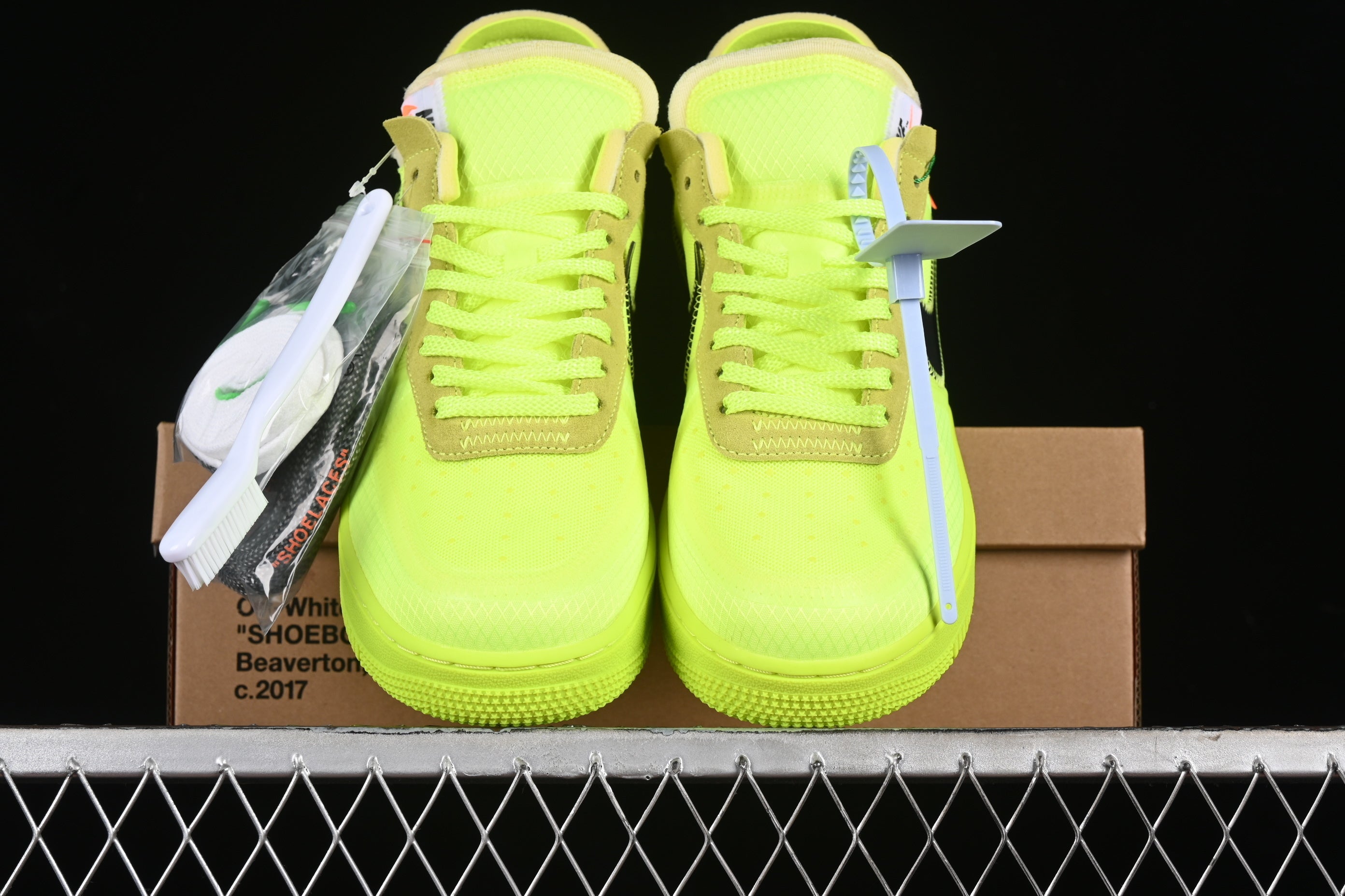 Off-White x Nike Air Force 1 "Yellow"