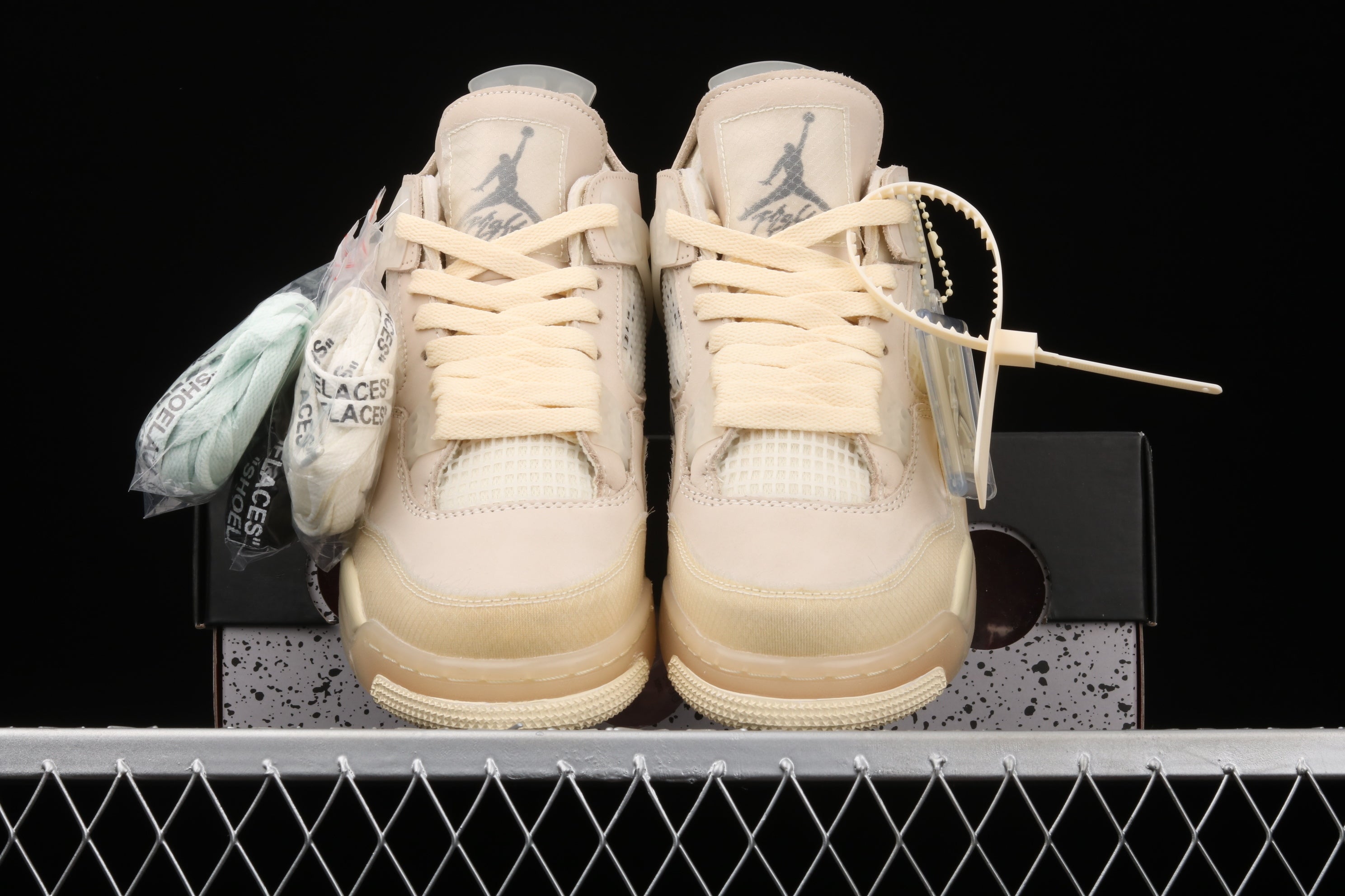 Off-White x Air Jordan 4