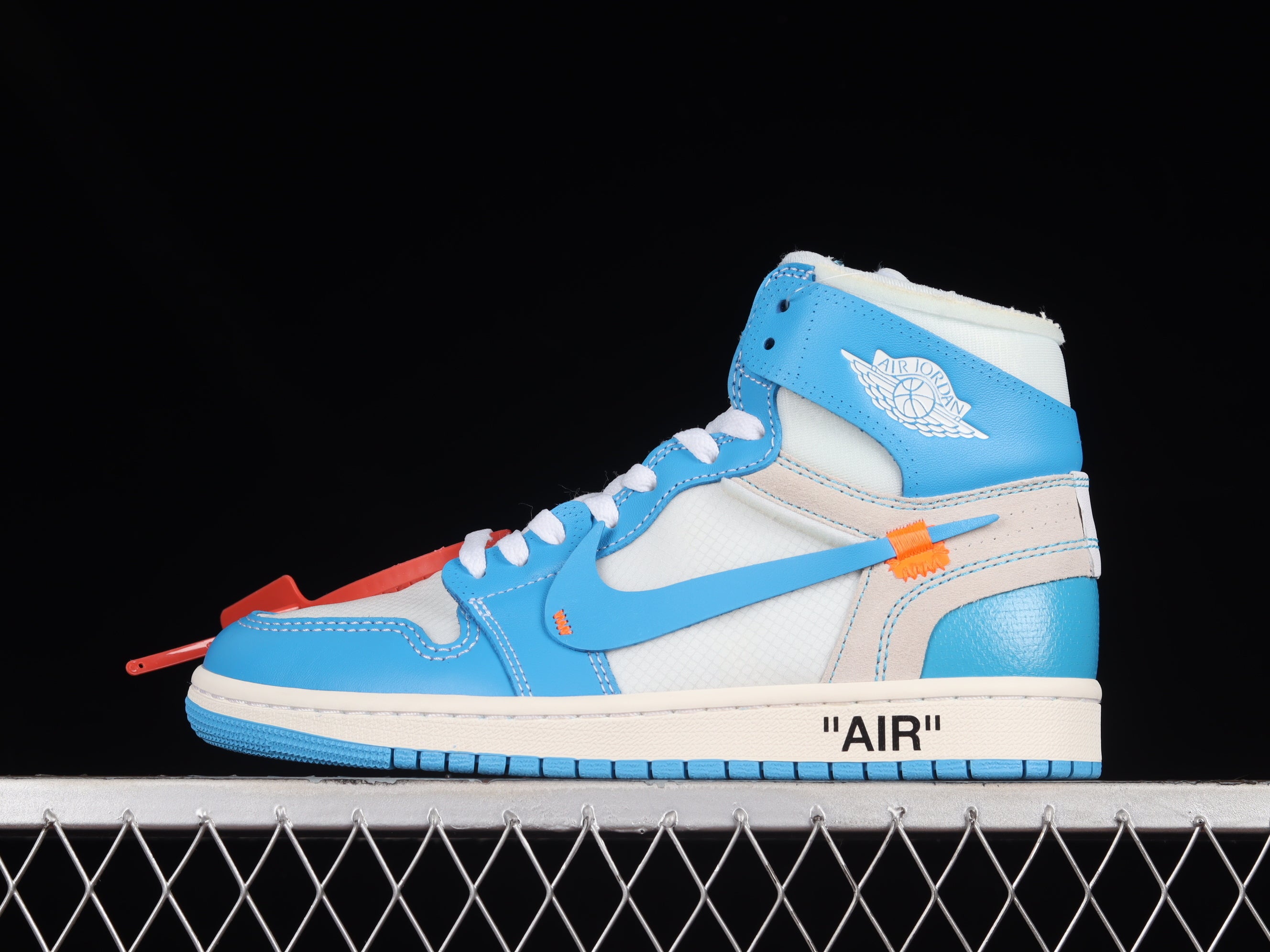 Off-White x Nike Air Jordan 1 "UNC"