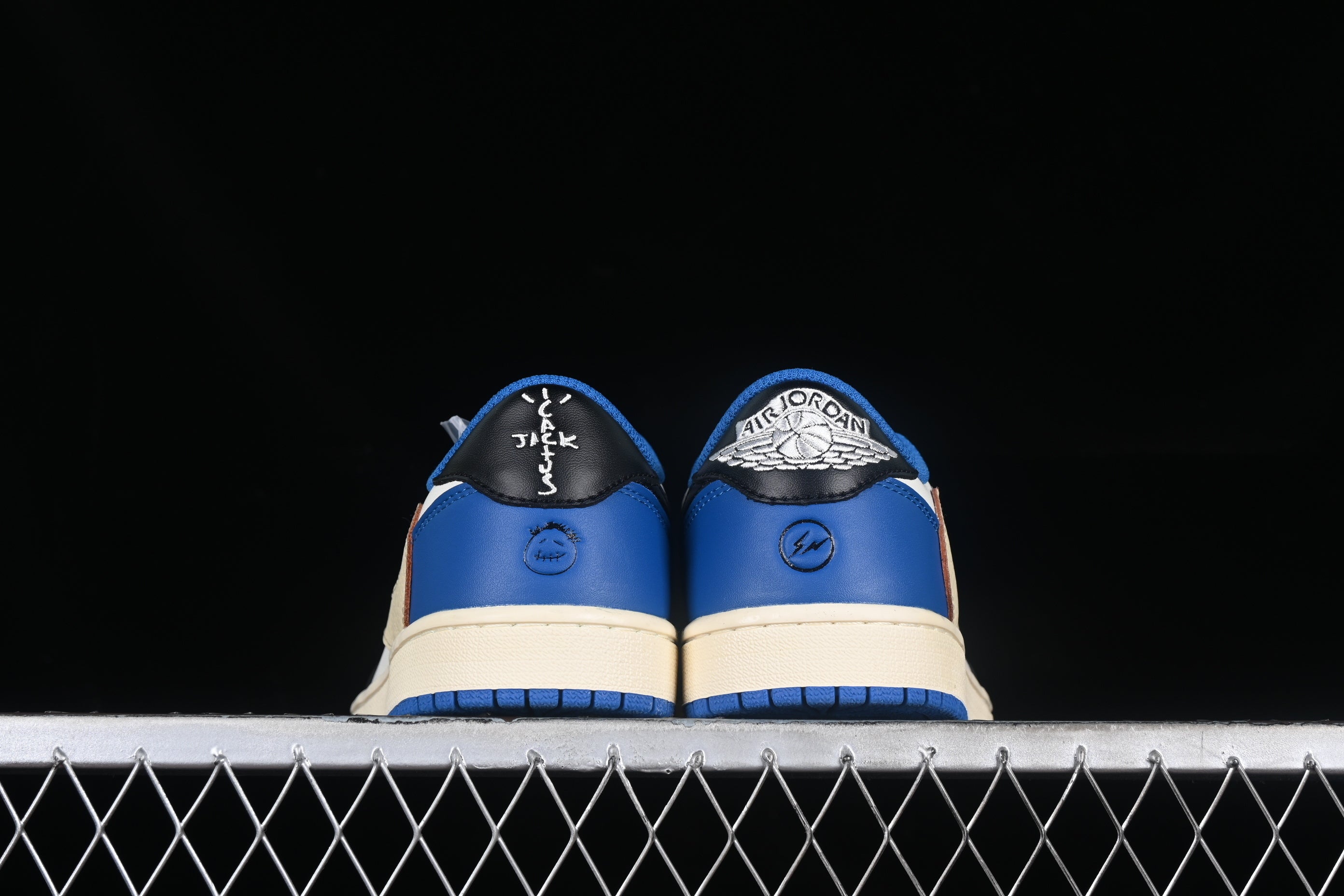 Travis Scott x Air Jordan 1 "Fragment"