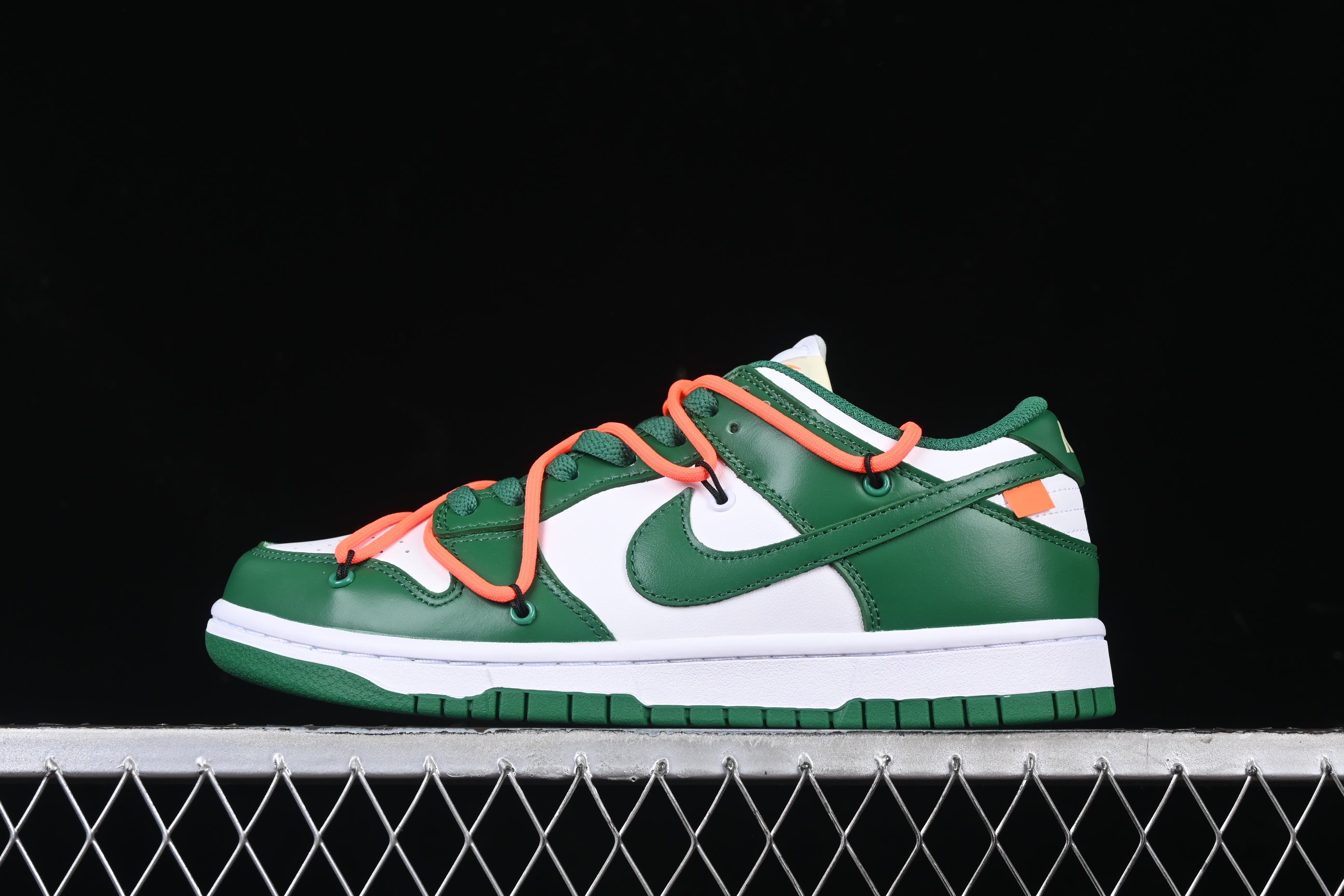 Off White x Nike SB Dunk x Futura