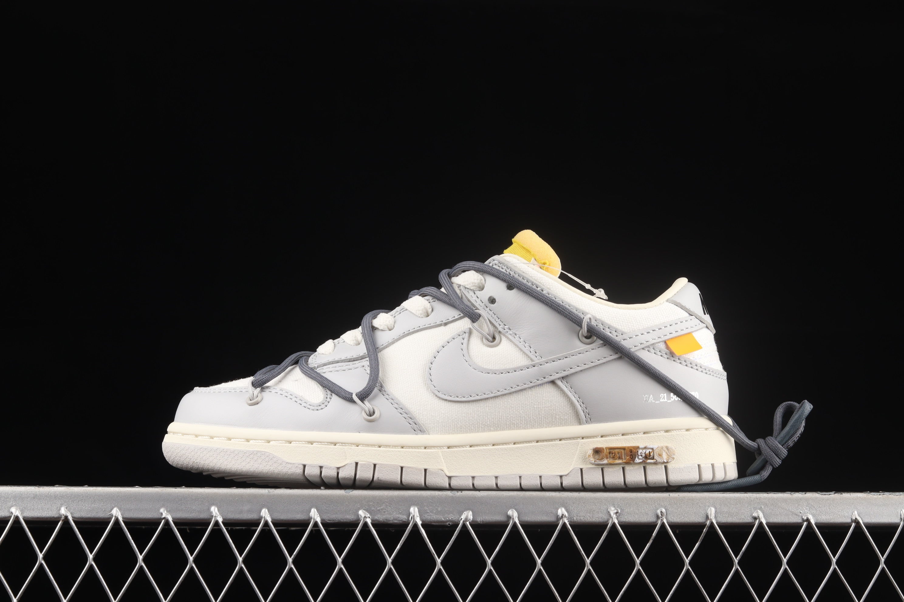 Off White x Nike SB Dunk