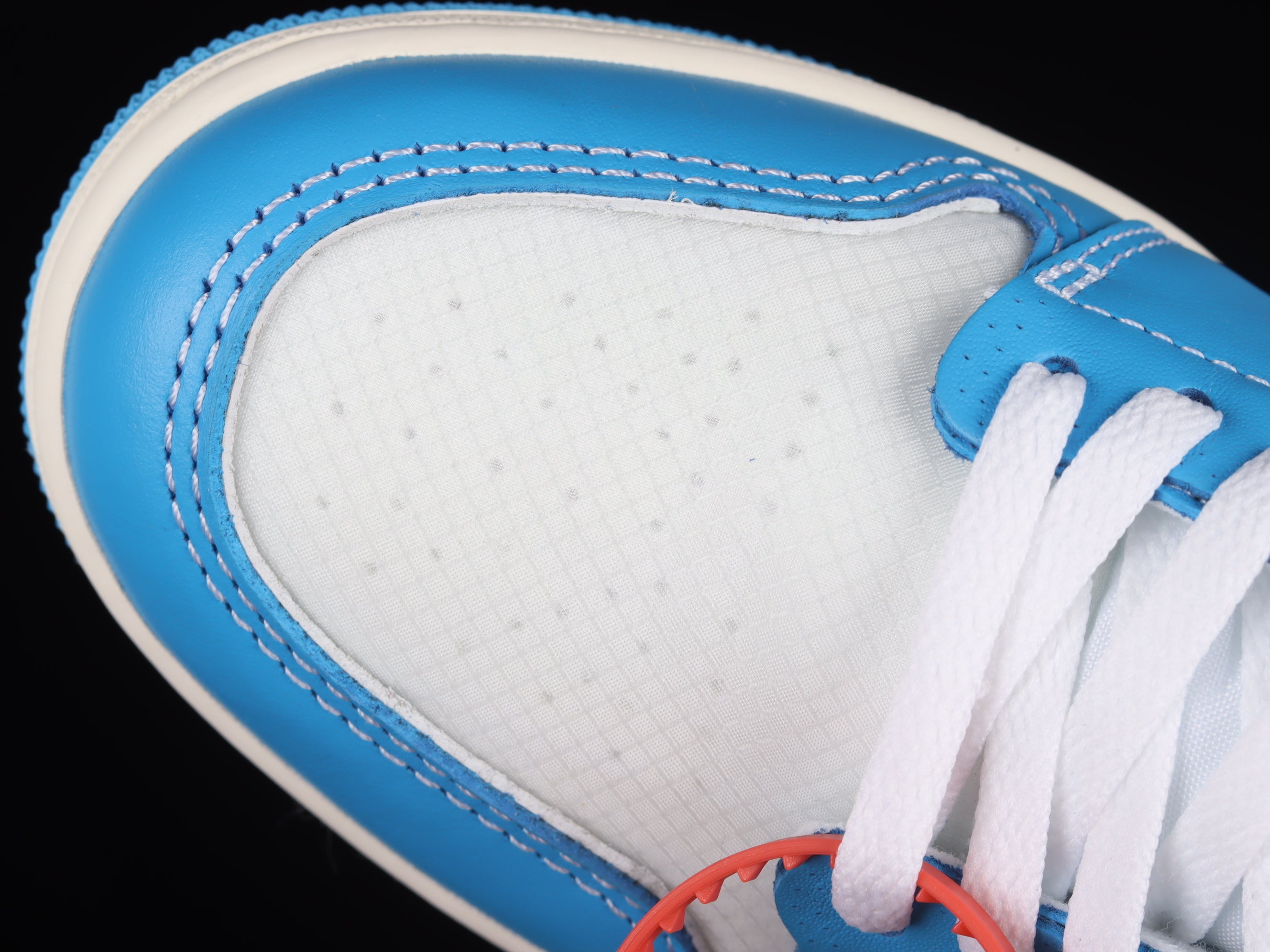 Off-White x Nike Air Jordan 1 "UNC"