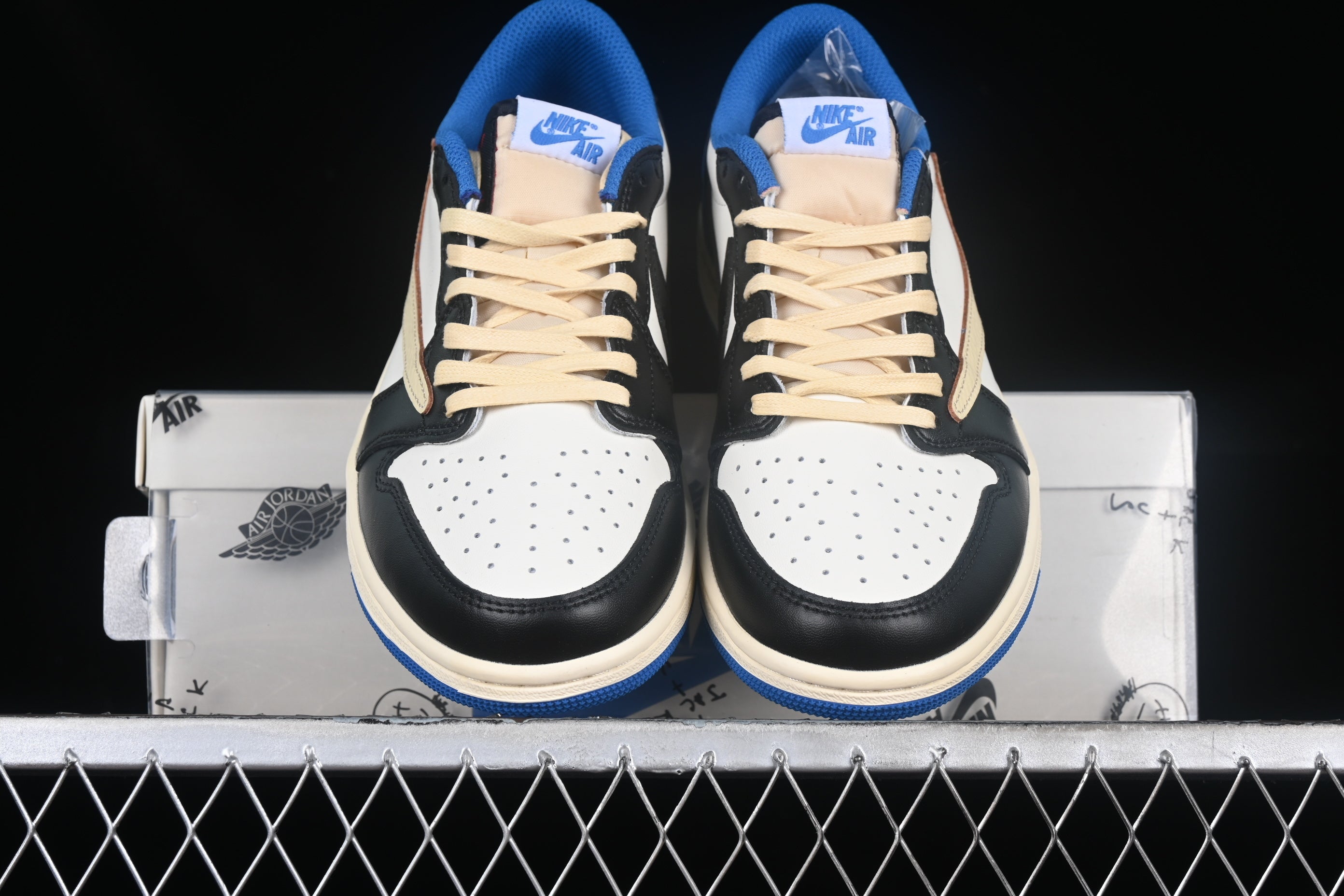 Travis Scott x Air Jordan 1 "Fragment"