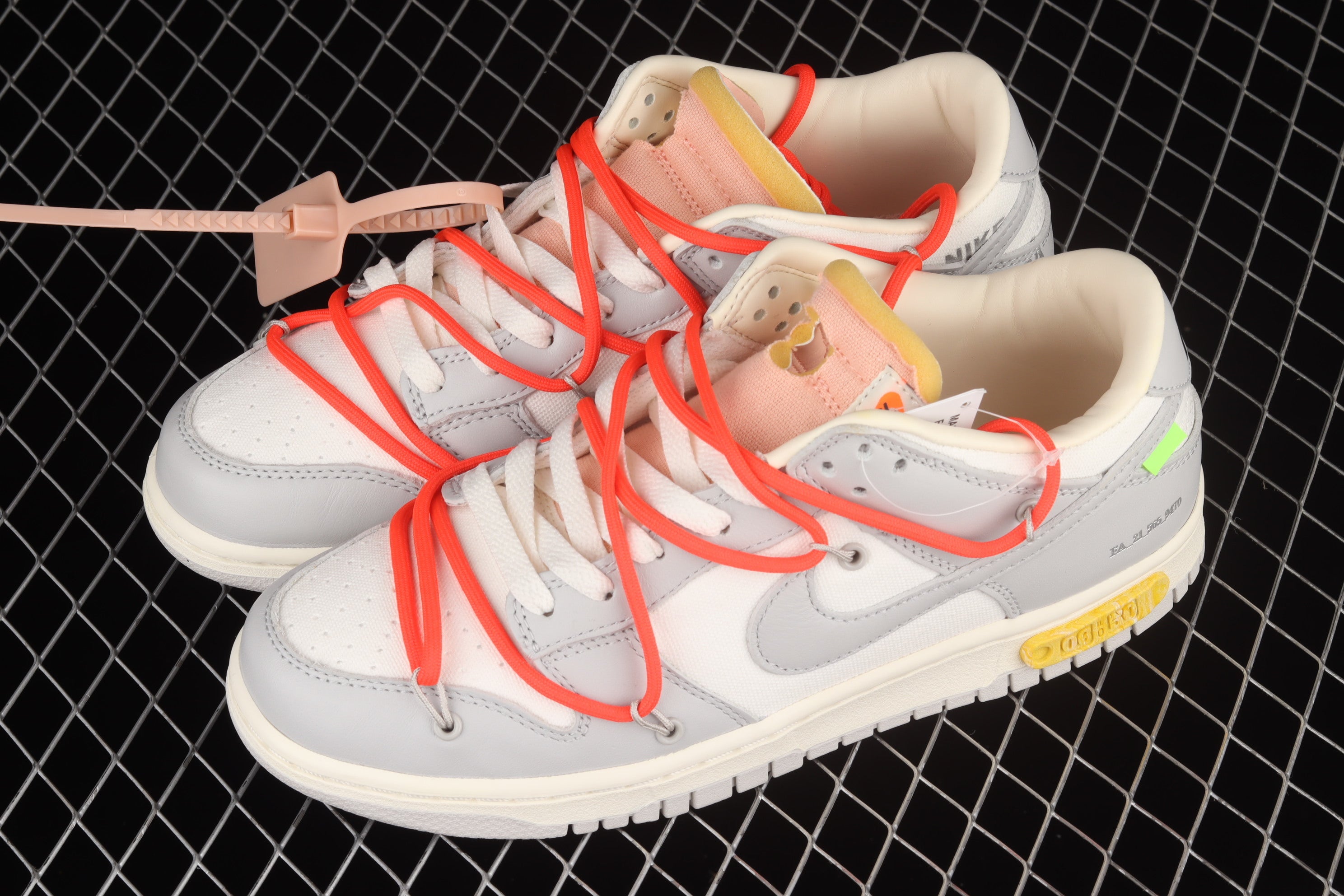 Off White x Nike SB Dunk