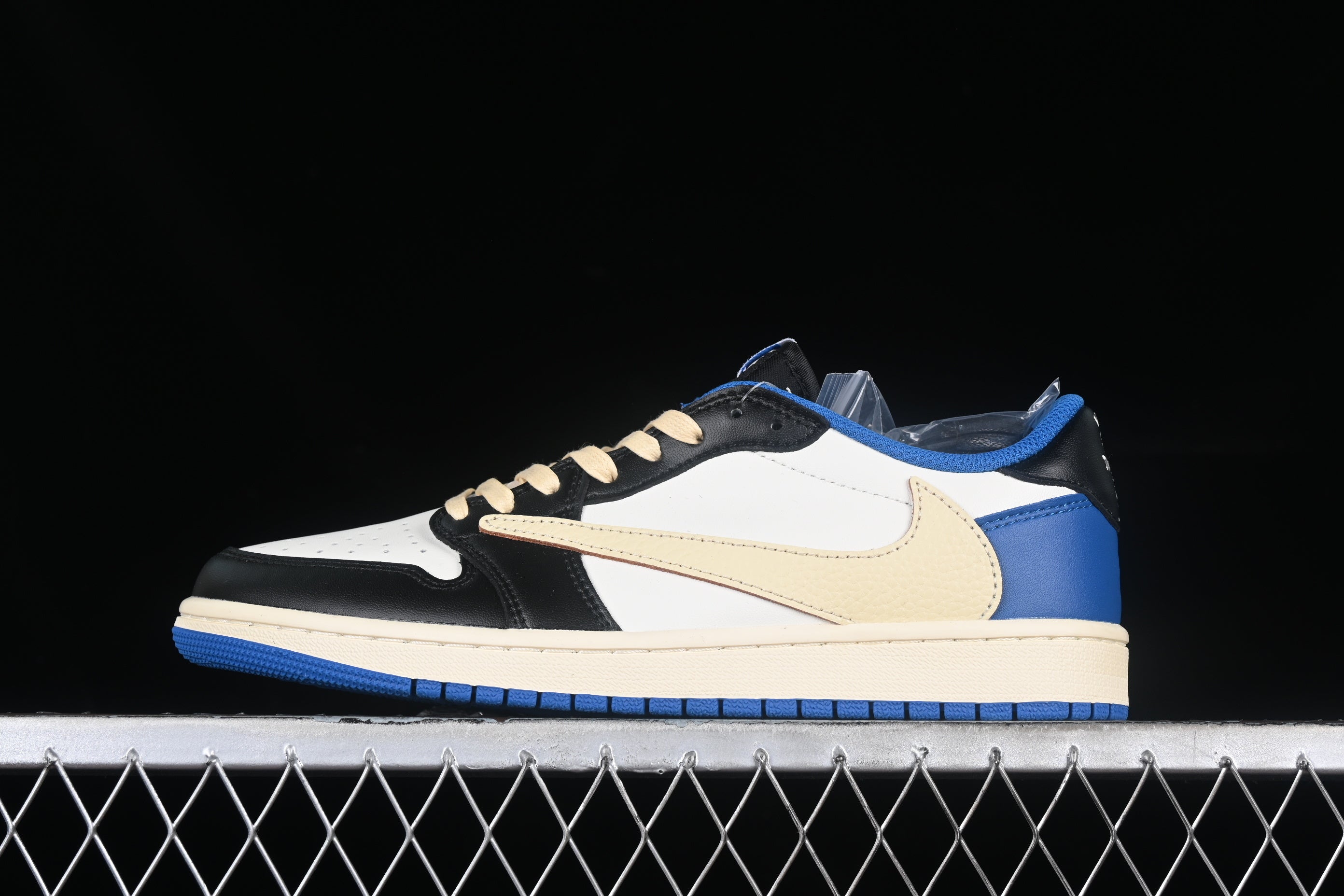 Travis Scott x Air Jordan 1 "Fragment"