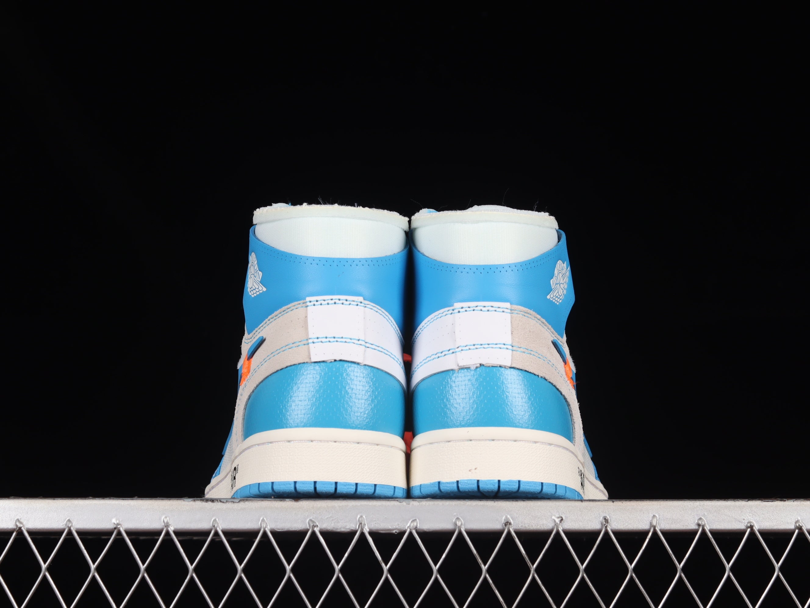 Off-White x Nike Air Jordan 1 "UNC"