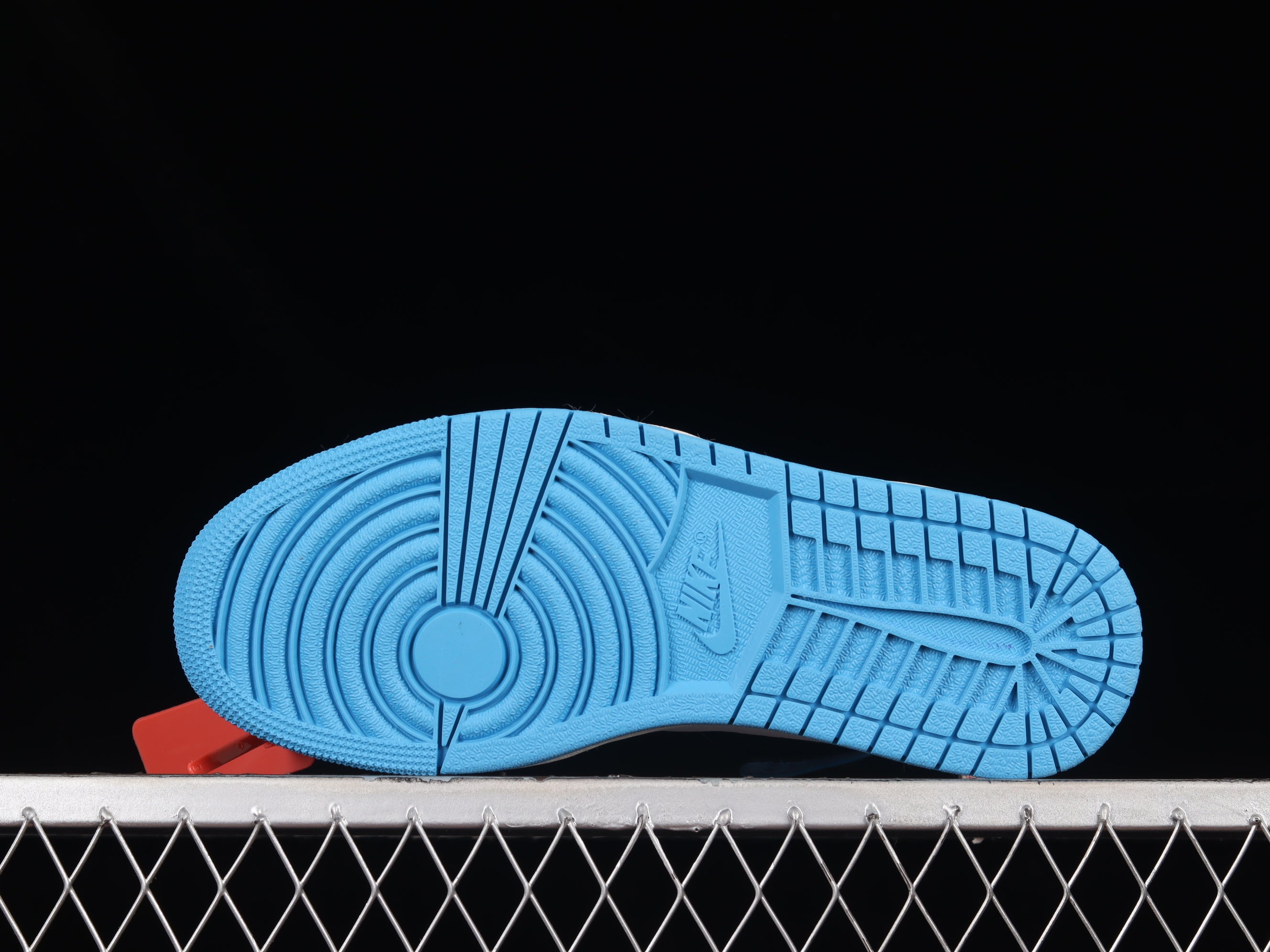 Off-White x Nike Air Jordan 1 "UNC"