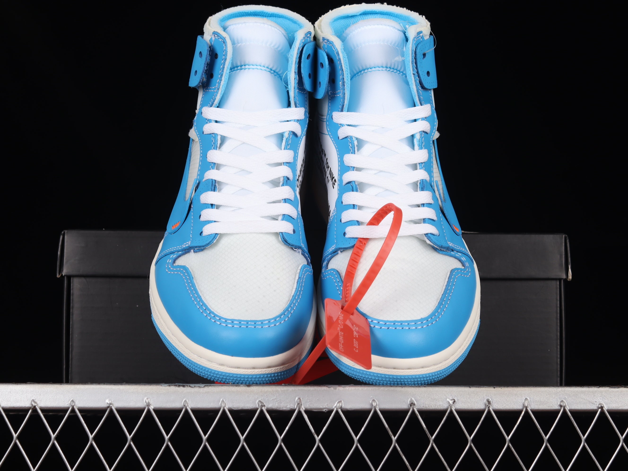 Off-White x Nike Air Jordan 1 "UNC"