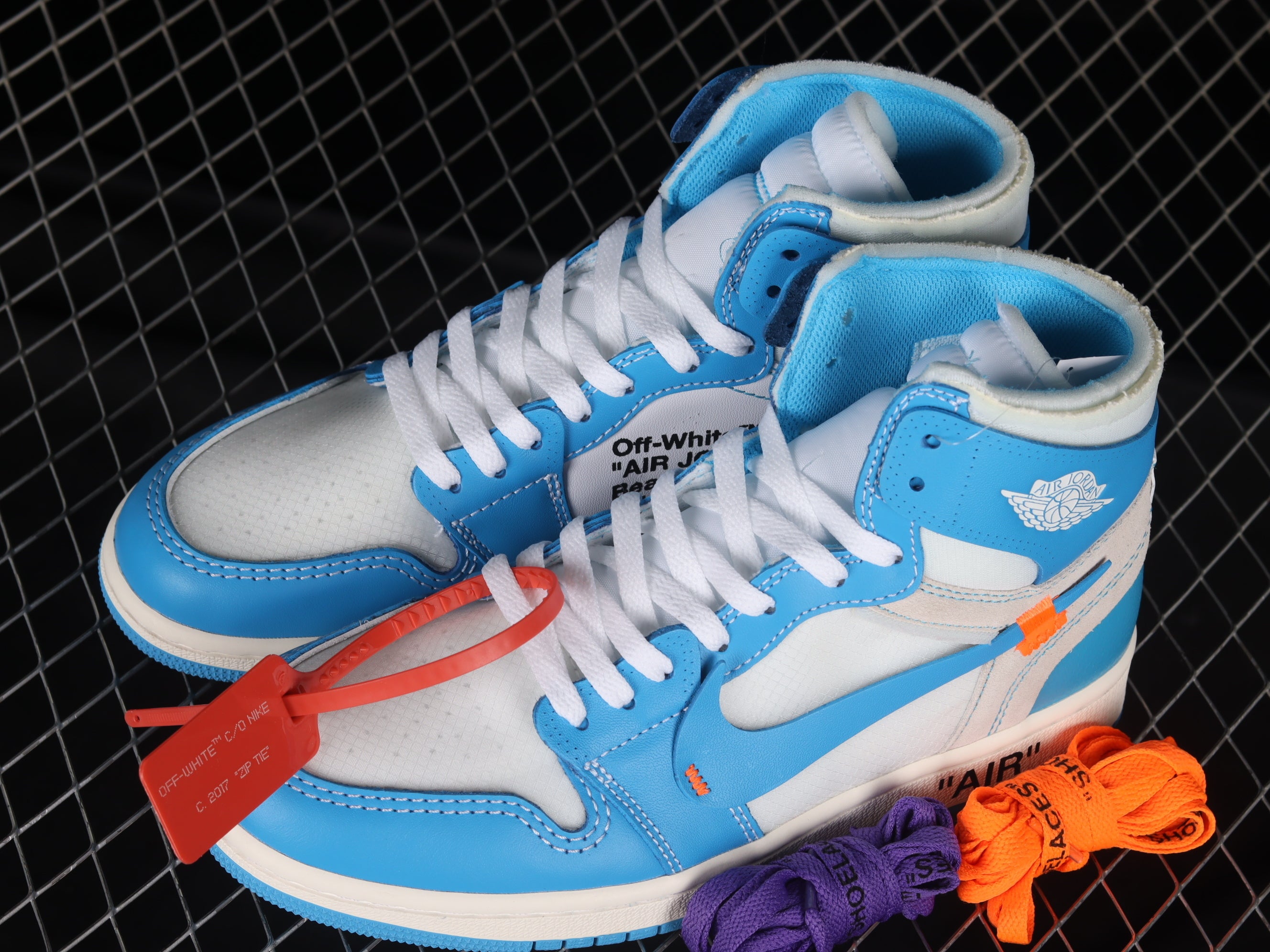 Off-White x Nike Air Jordan 1 "UNC"