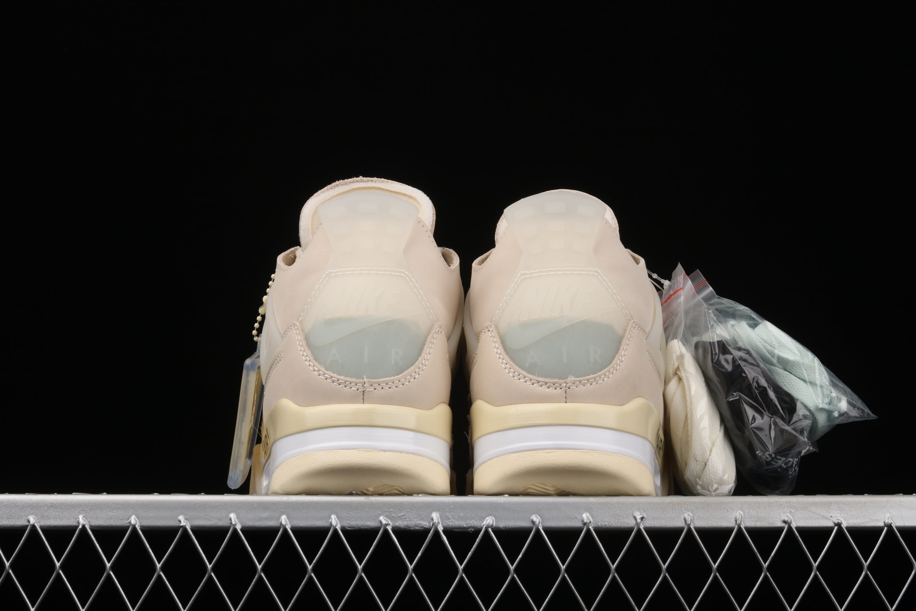 Off-White x Air Jordan 4